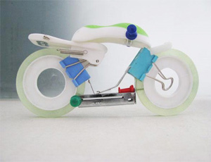儿童手工制作：办公用品制作摩托车
