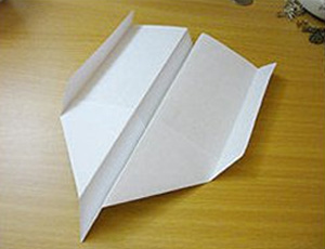 儿时简单的纸飞机折纸方法 纸飞机的折法