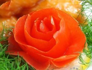 番茄皮制作玫瑰花