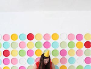 彩色纸盘装饰墙壁DIY