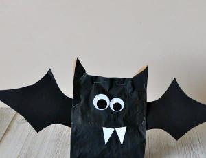 废纸袋DIY制作万圣节蝙蝠