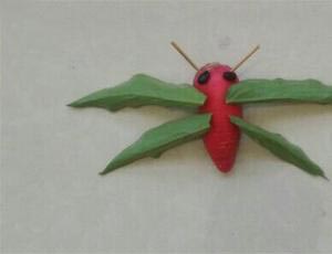 教你用萝卜制作创意蔬菜拼图可爱的红蜻蜓详细步骤