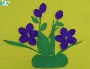 用彩色海绵纸制作的精美儿童手工艺品小花朵的详细步骤
