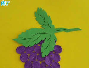 用彩色海绵纸制作漂亮的葡萄粘贴画详细教程