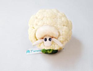用花菜制作的萌萌的小羊 有趣的蔬菜DIY小制作