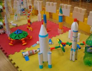 儿童手工小制作—简易小火箭模型的做法