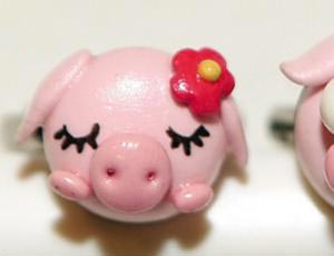橡皮泥可爱猪头和小樱桃的手工制作方法