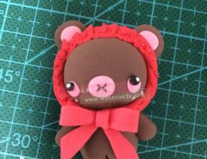 巧克力色的粘土小棕熊玩偶做法