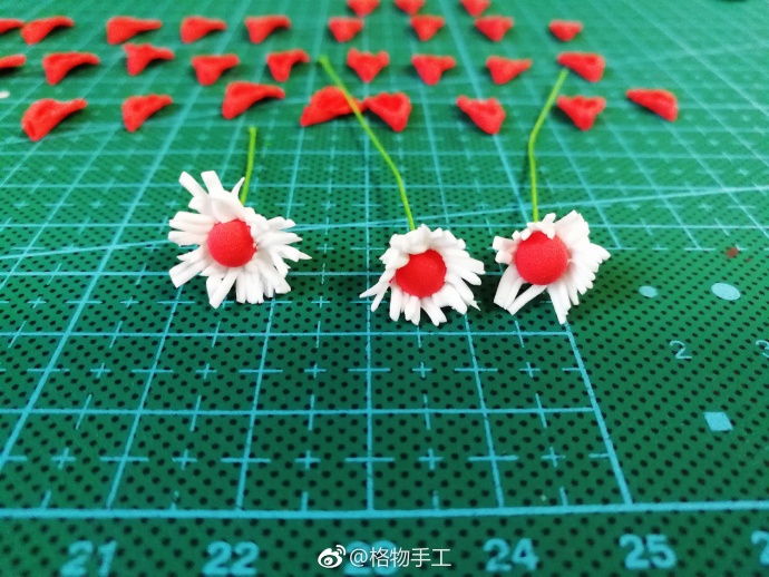 超美的小清新红色粘土小花朵制作方法