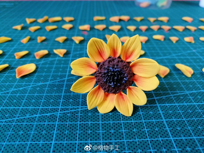 好可爱的向日葵粘土小花朵做法