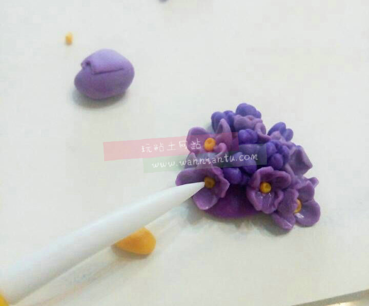软陶做的紫罗兰花朵小花球