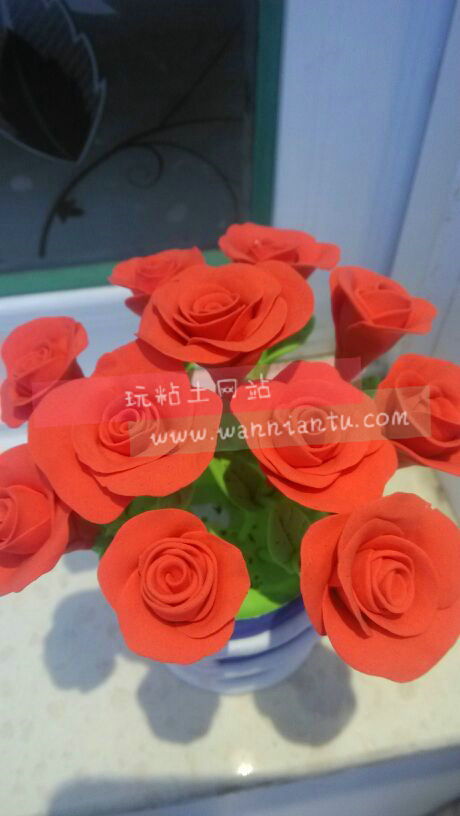超轻粘土制作的小巧惹人爱的玫瑰花盆