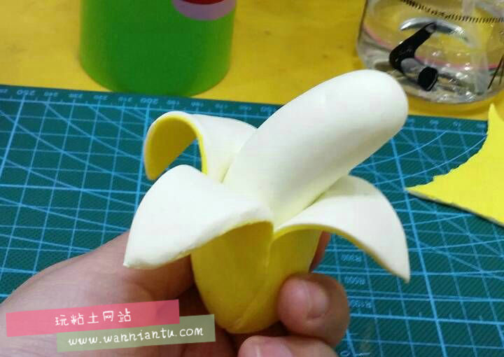 剥开皮的粘土小香蕉做法