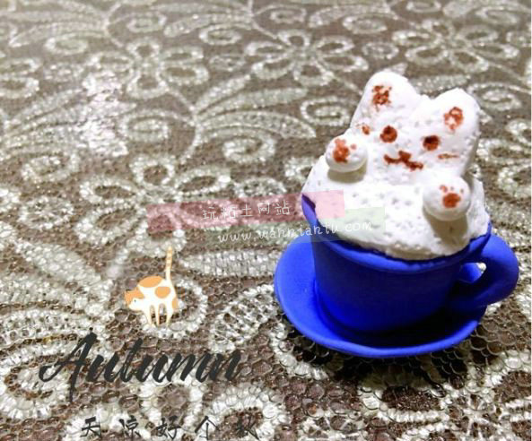 漂亮的软陶猫咪样式奶泡咖啡做法